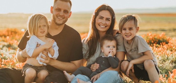 Семейство - баща, майка и деца