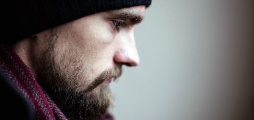 Замислен мъж